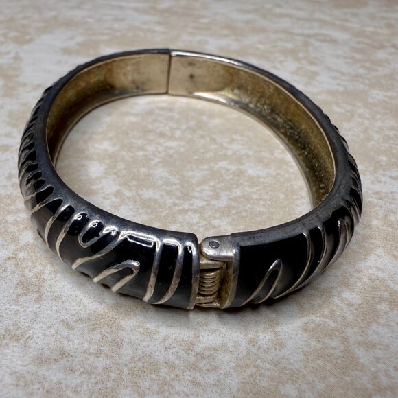 Vintage Zebra Stripe Hinged Bangle Bracelet Black Enamel Silver Tone - Picture 3 of 5